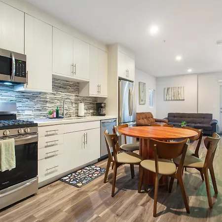 Luxury 2 Bedroom At The Heart Of Melrose Boulevard